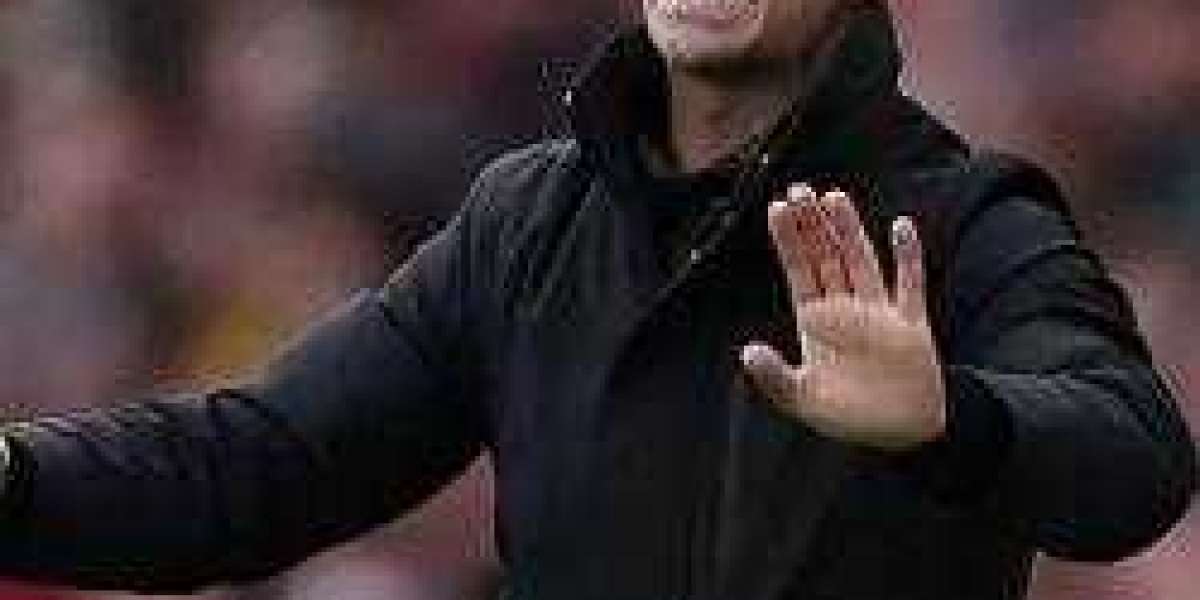 Arteta's Arsenal: How His Coat Choices Reflect His Leadership Style
