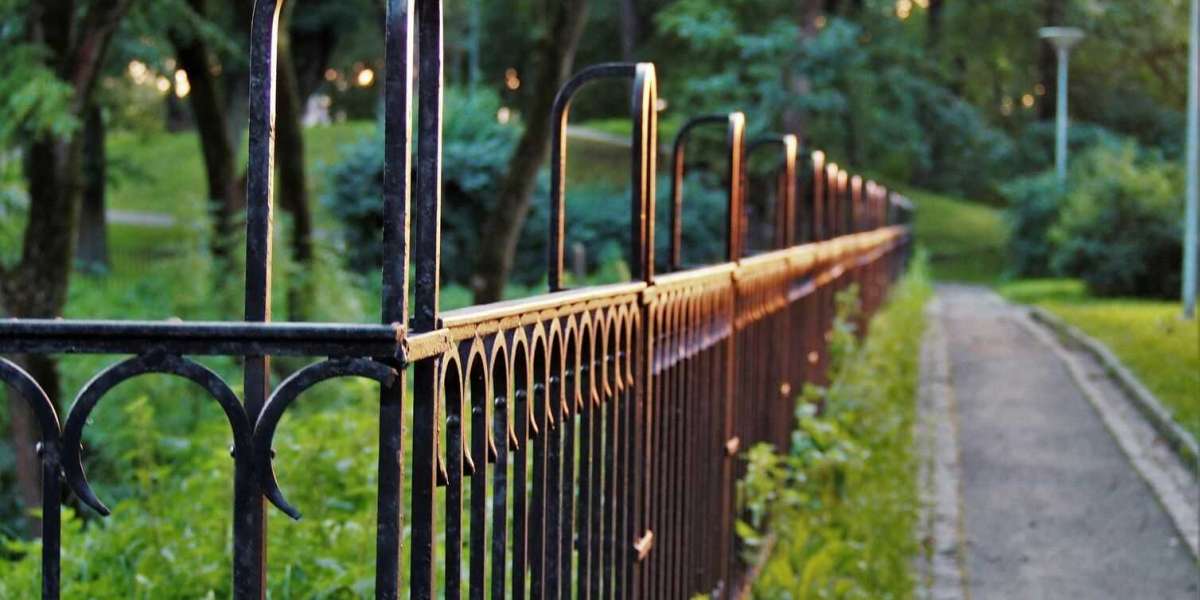 Enhance Your Property with Vinyl Fencing Solutions in Toronto