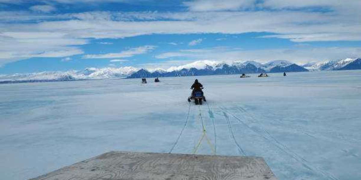 The Ultimate Alaskan Heliskiing Experience: Powder, Peaks, and Thrills