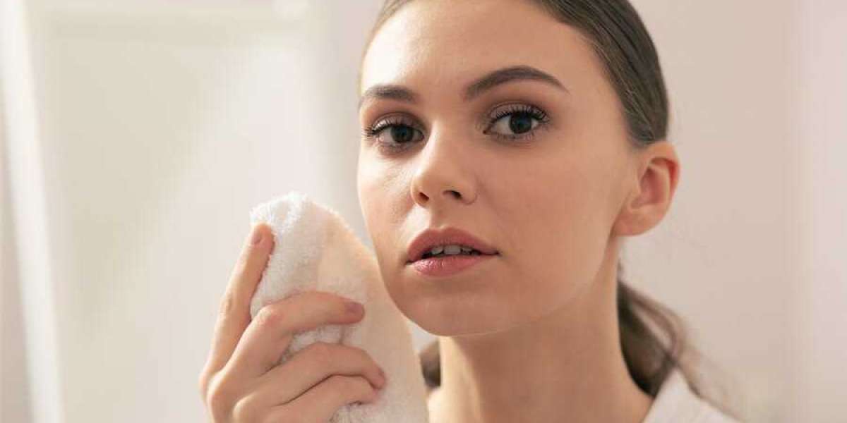 The Importance of Hydration: Best Practices for Keeping Skin Moisturized